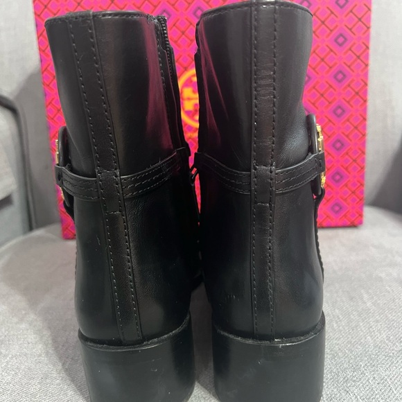 Tory Burch boot size 6 - Picture 4 of 6